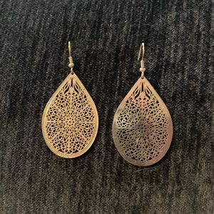 Gold light weight earrings